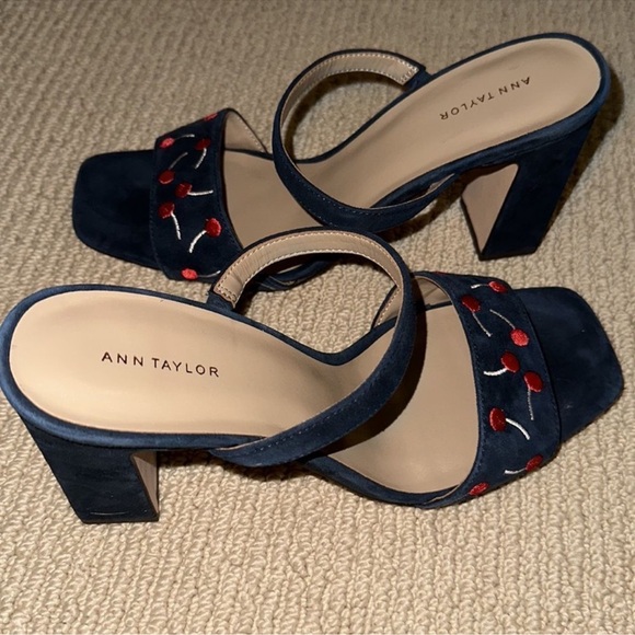 NWT RARE Ann Taylor Cherry Two Strap Suede Block Heel Sandal in Night Sky Size 9 - Picture 7 of 10